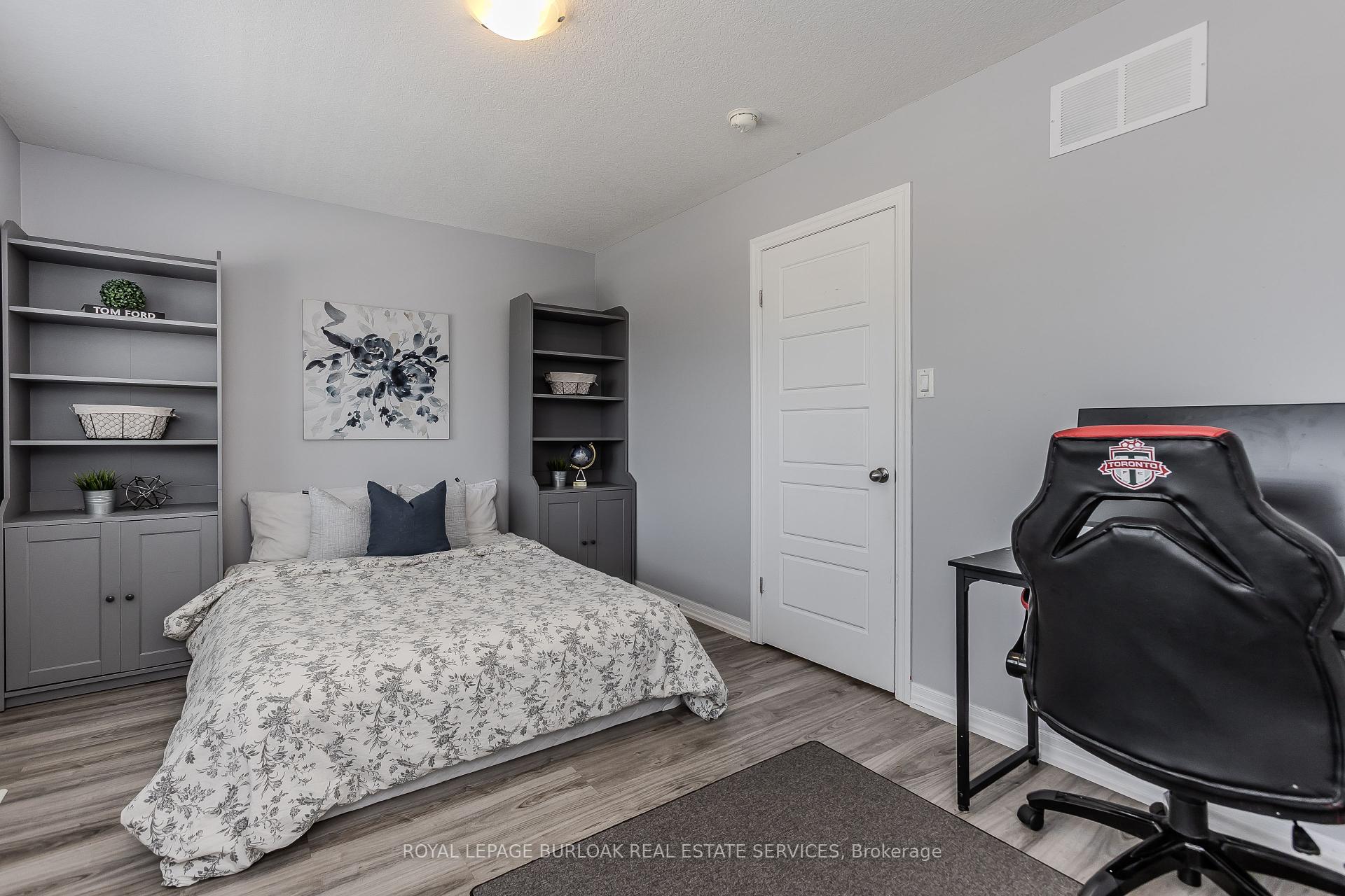 2 Bedrooms Condo at 70 Plains, Burlington For sale