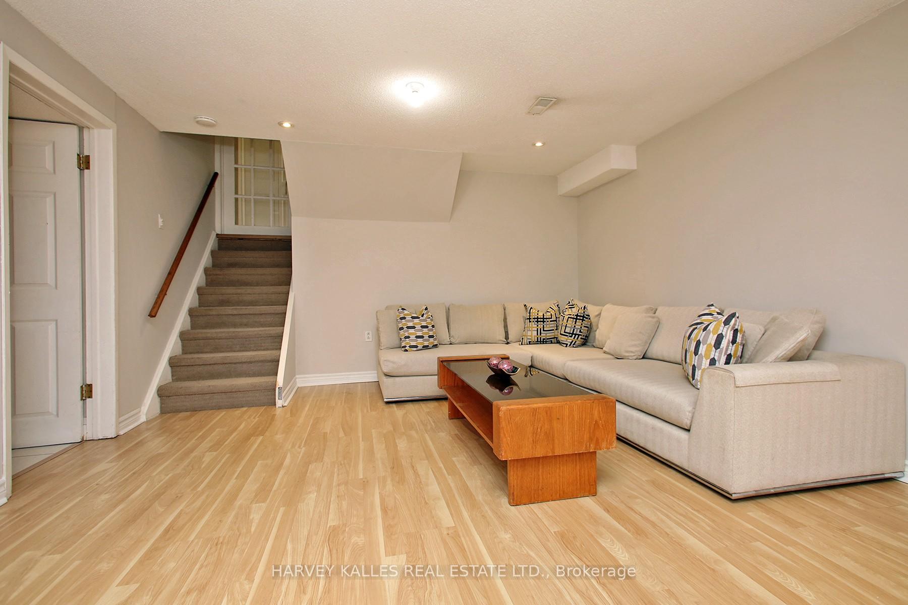 16 Wedgeport Place