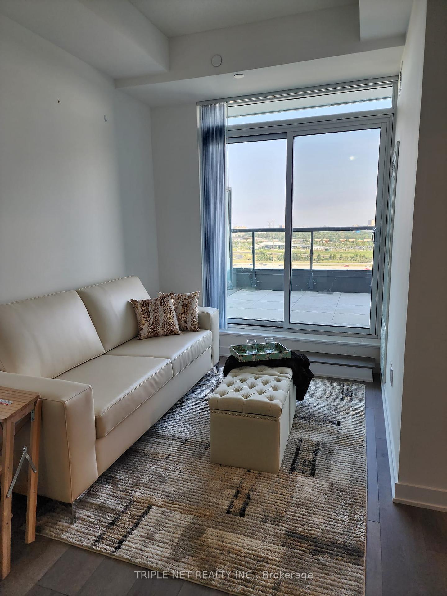2 Bedrooms Condo at 10 honeycrisp, Vaughan For sale