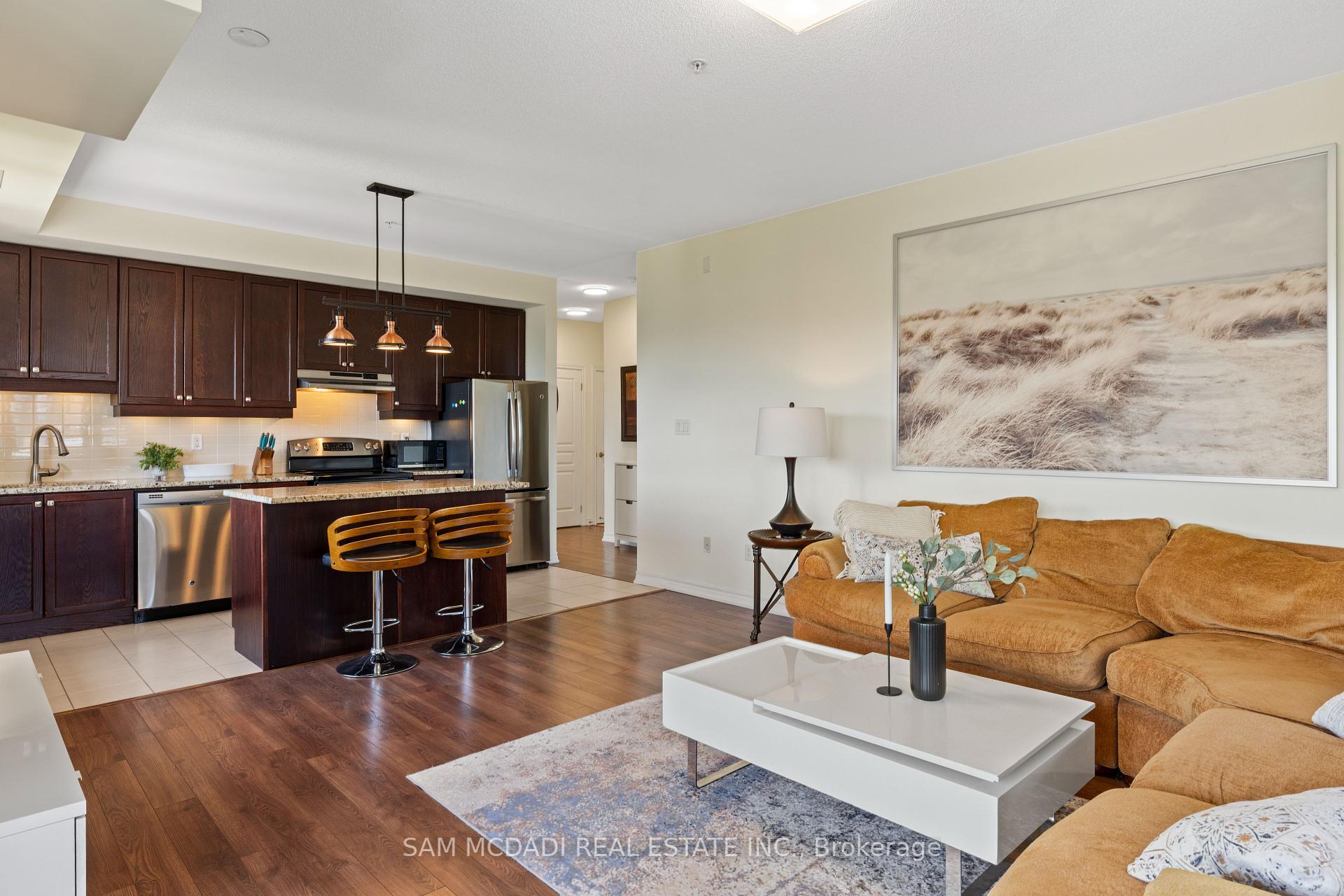 2 Bedrooms Condo at 570 Lolita, Mississauga For sale
