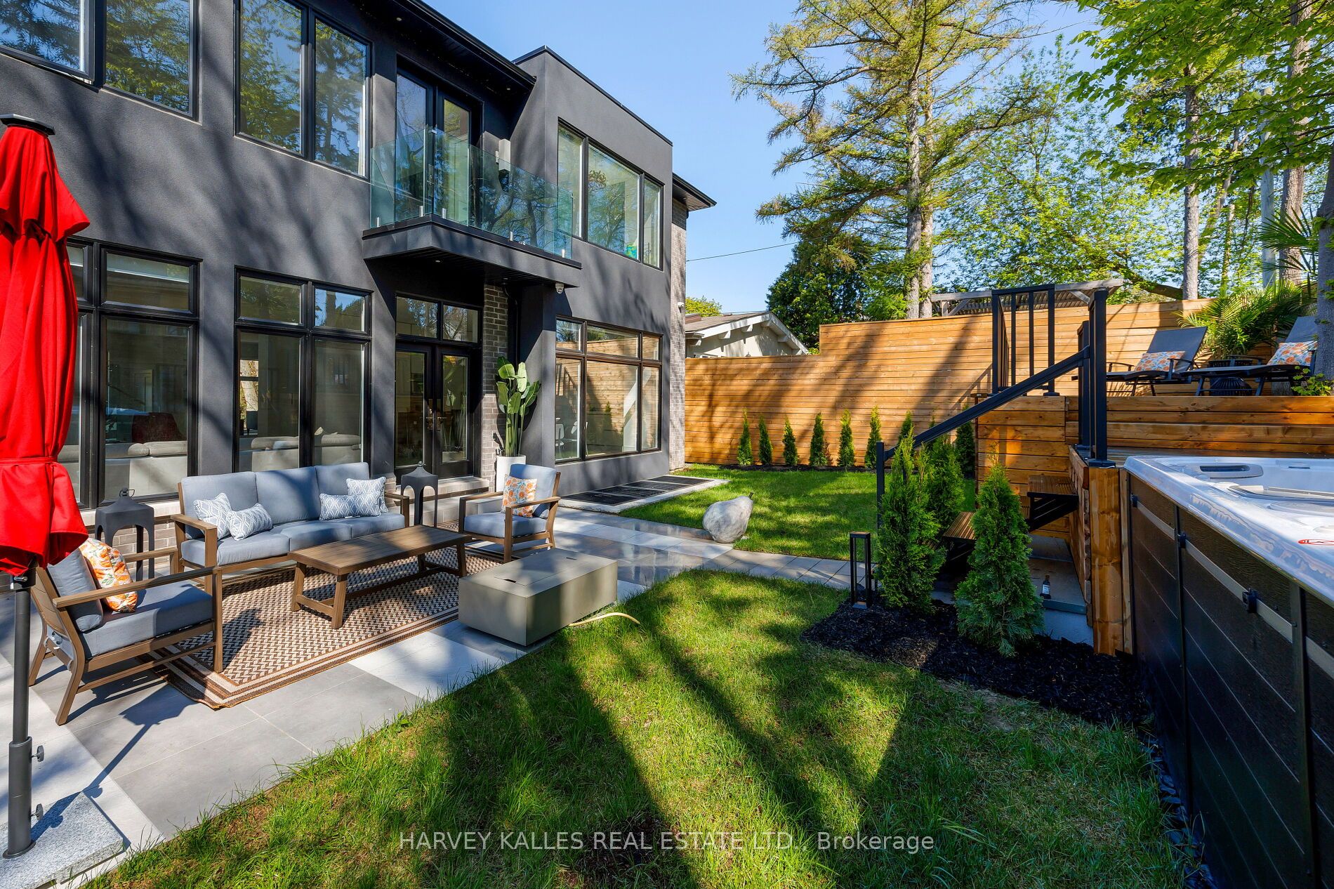 837 ROYAL YORK Road, Toronto, ON M9Y 2V1