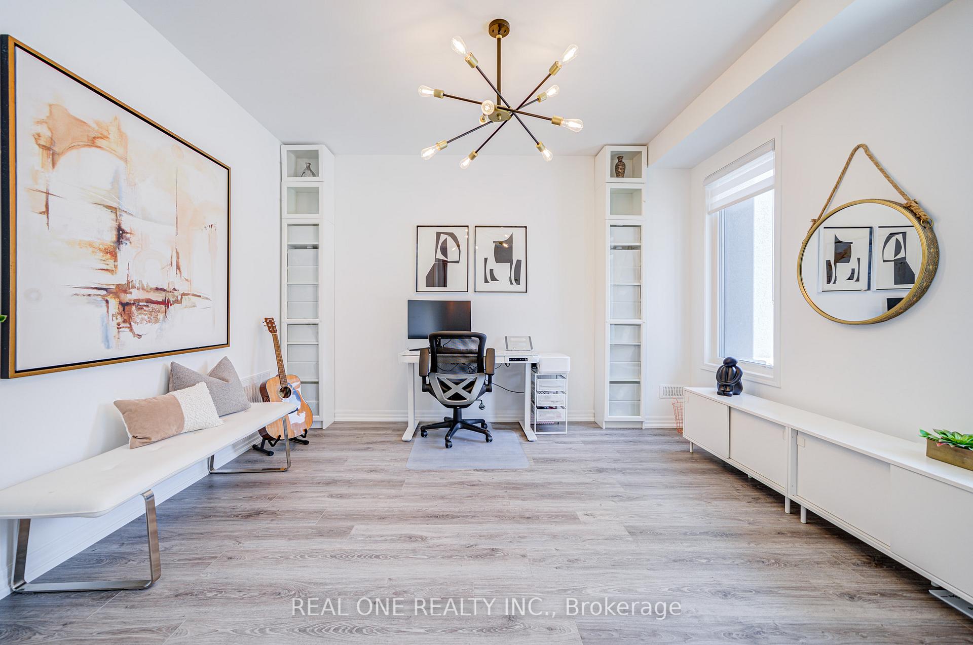 4 Bedrooms Condo at 91 Grovewood Common, Oakville For sale