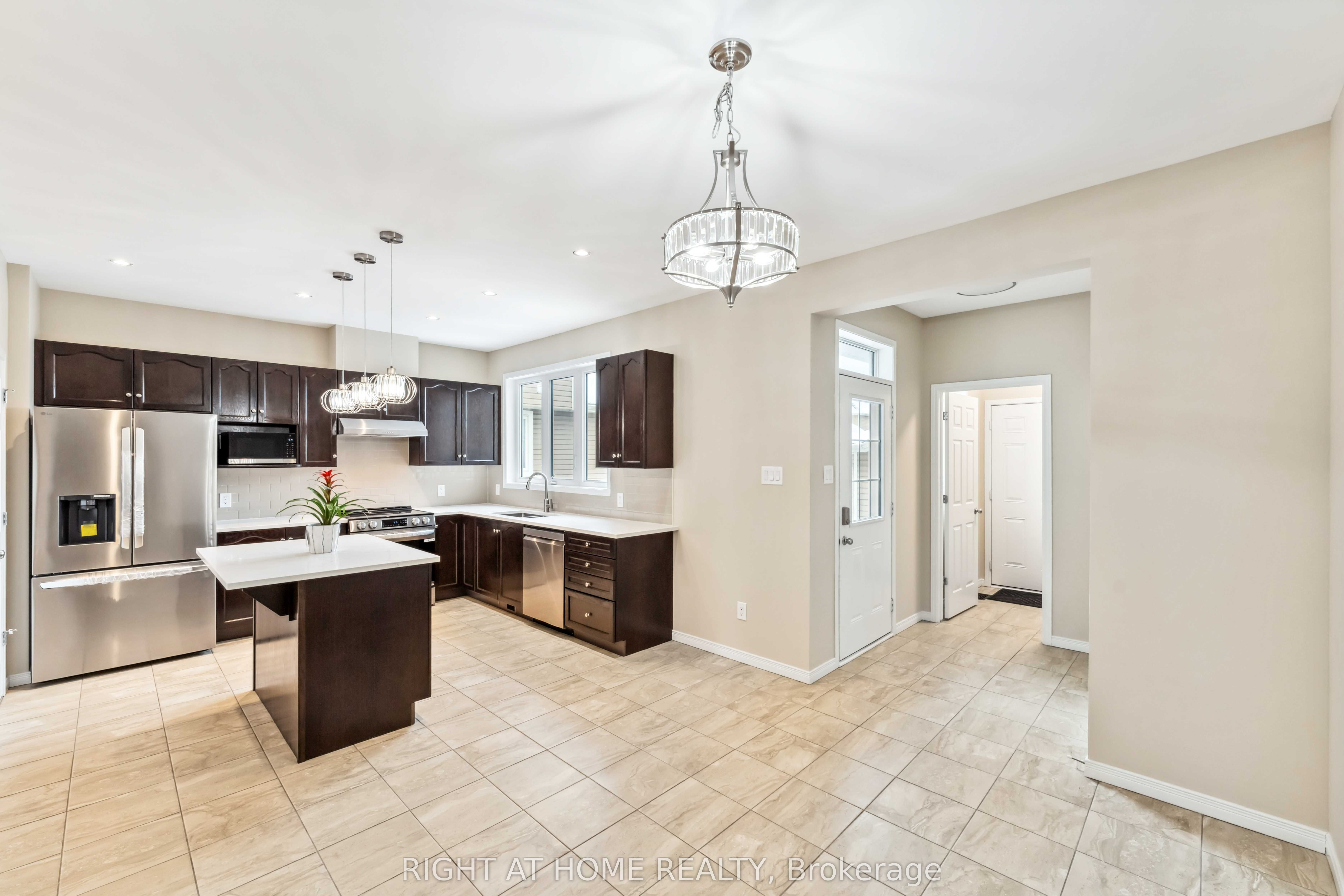 422 Sweetflag Street, Barrhaven, ON K2J 5T8