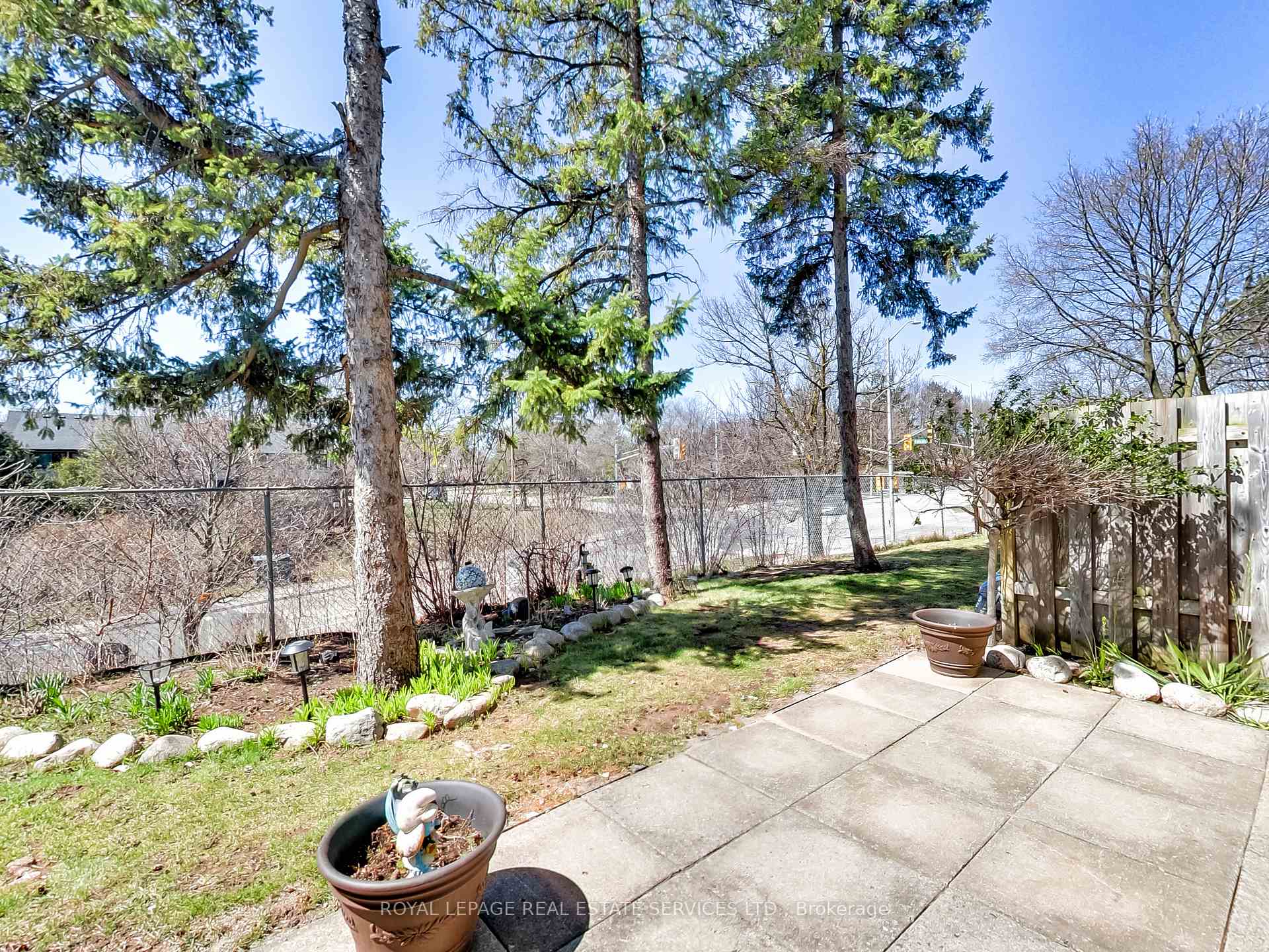 3 Bedrooms Condo at 1008 Falgarwood,  Oakville For sale