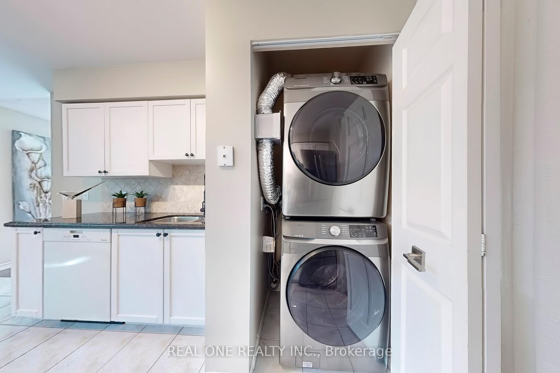 2 Bedrooms Condo at 8 Covington, Toronto For sale