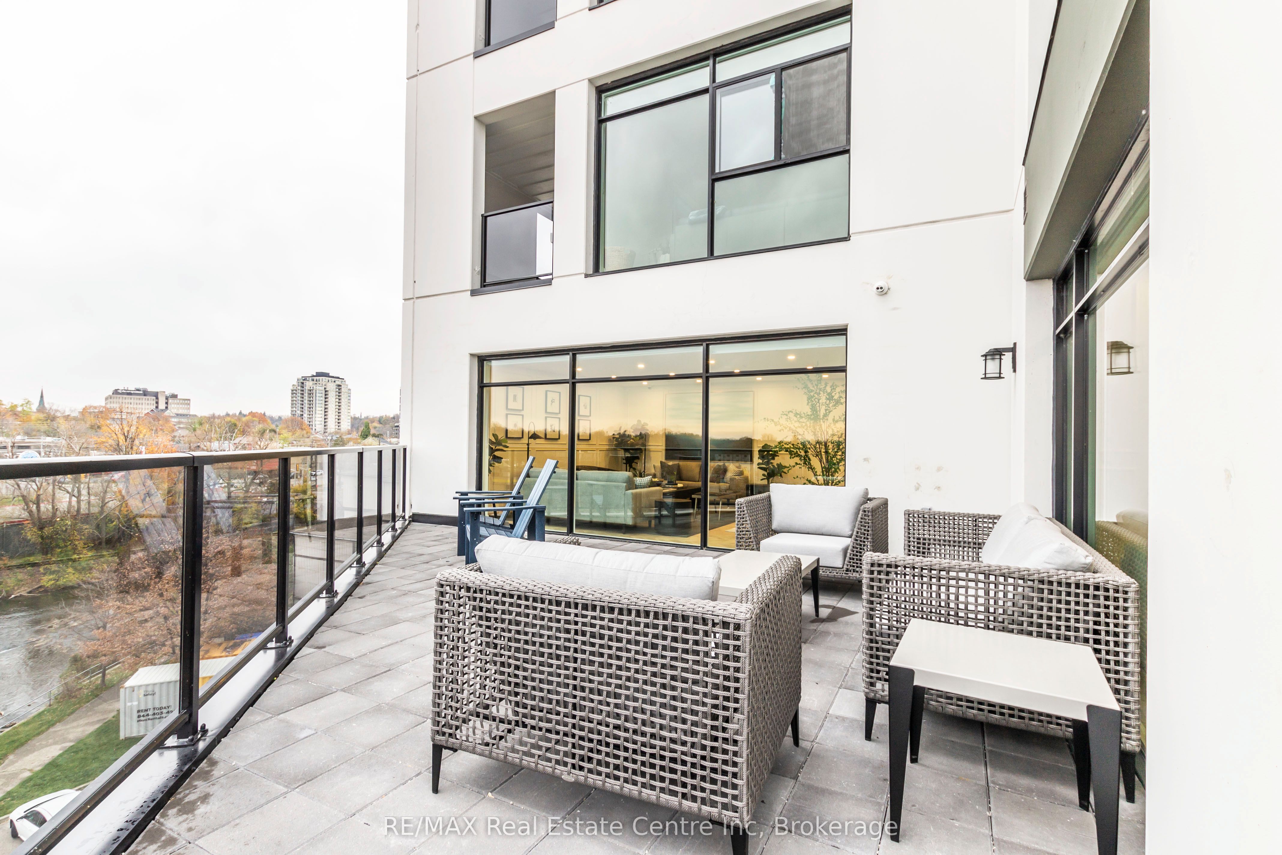 71 Wyndham Street S, #701
