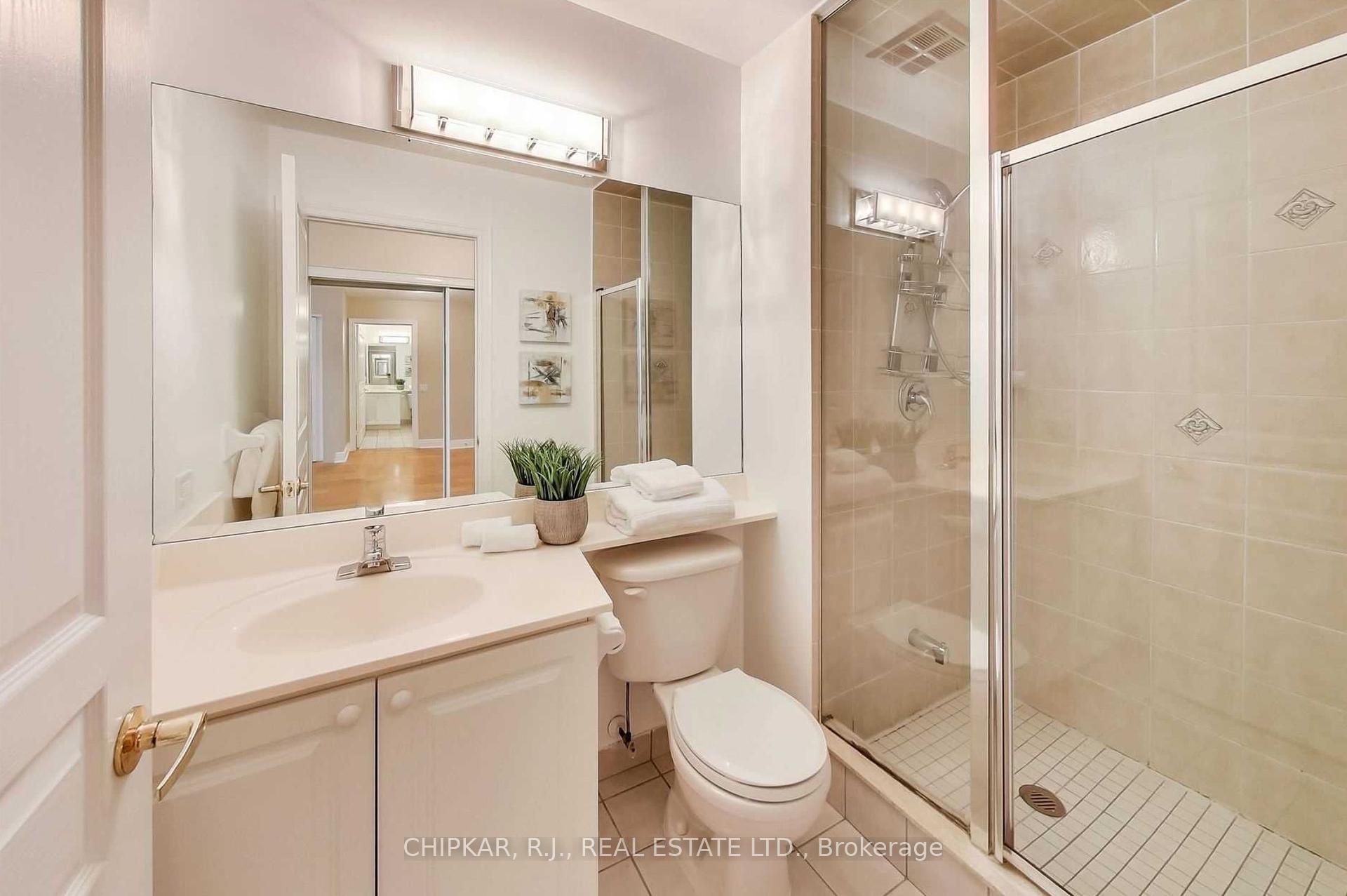 3 Bedrooms Condo at 15 Northtown,  Toronto For sale