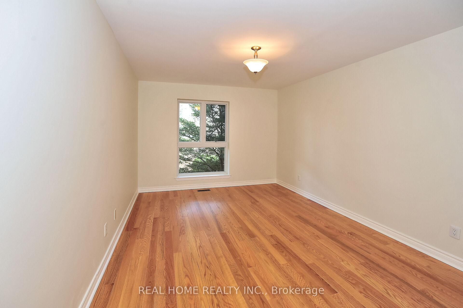 2 Bedrooms Condo at 10 Farina Mill,  Toronto For sale