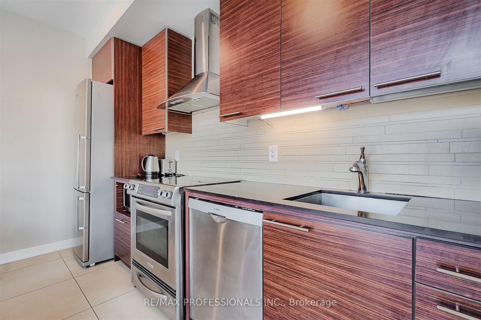 2 Bedrooms Condo at 3 Market, Toronto For sale