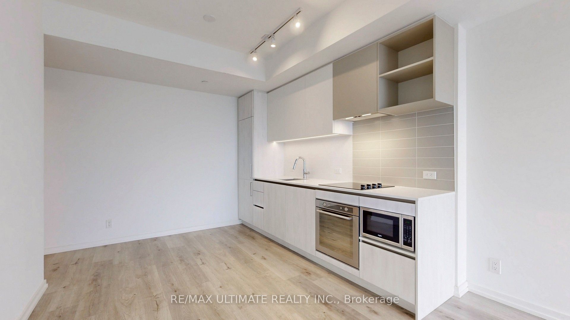 1000 Portage Parkway, #3701