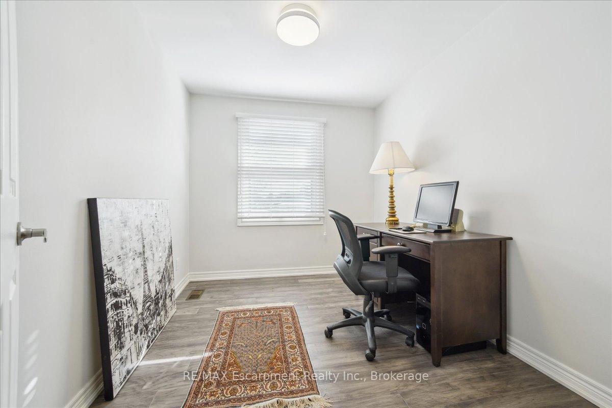 3 Bedrooms Condo at 779 Hyde,  Burlington For sale