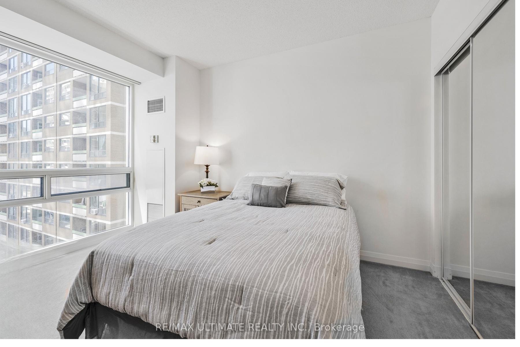 2 Bedrooms Condo at 1121 Bay, Toronto For sale