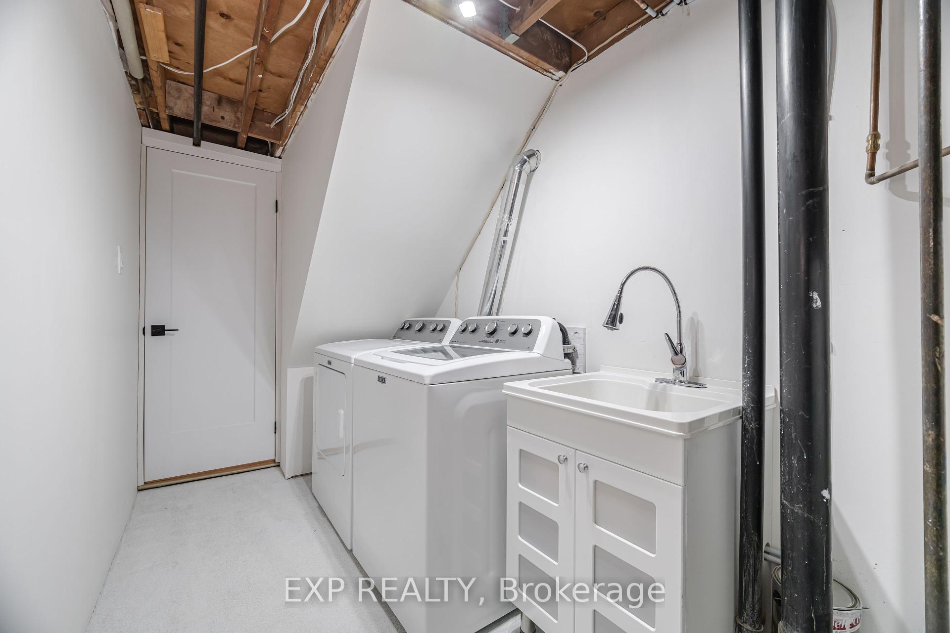 3 Bedrooms Condo at 120 Quigley,  Hamilton For sale