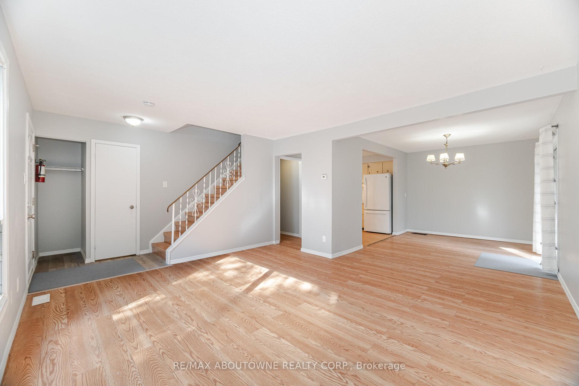 3 Bedrooms Condo at 961 Francis,  Burlington For sale