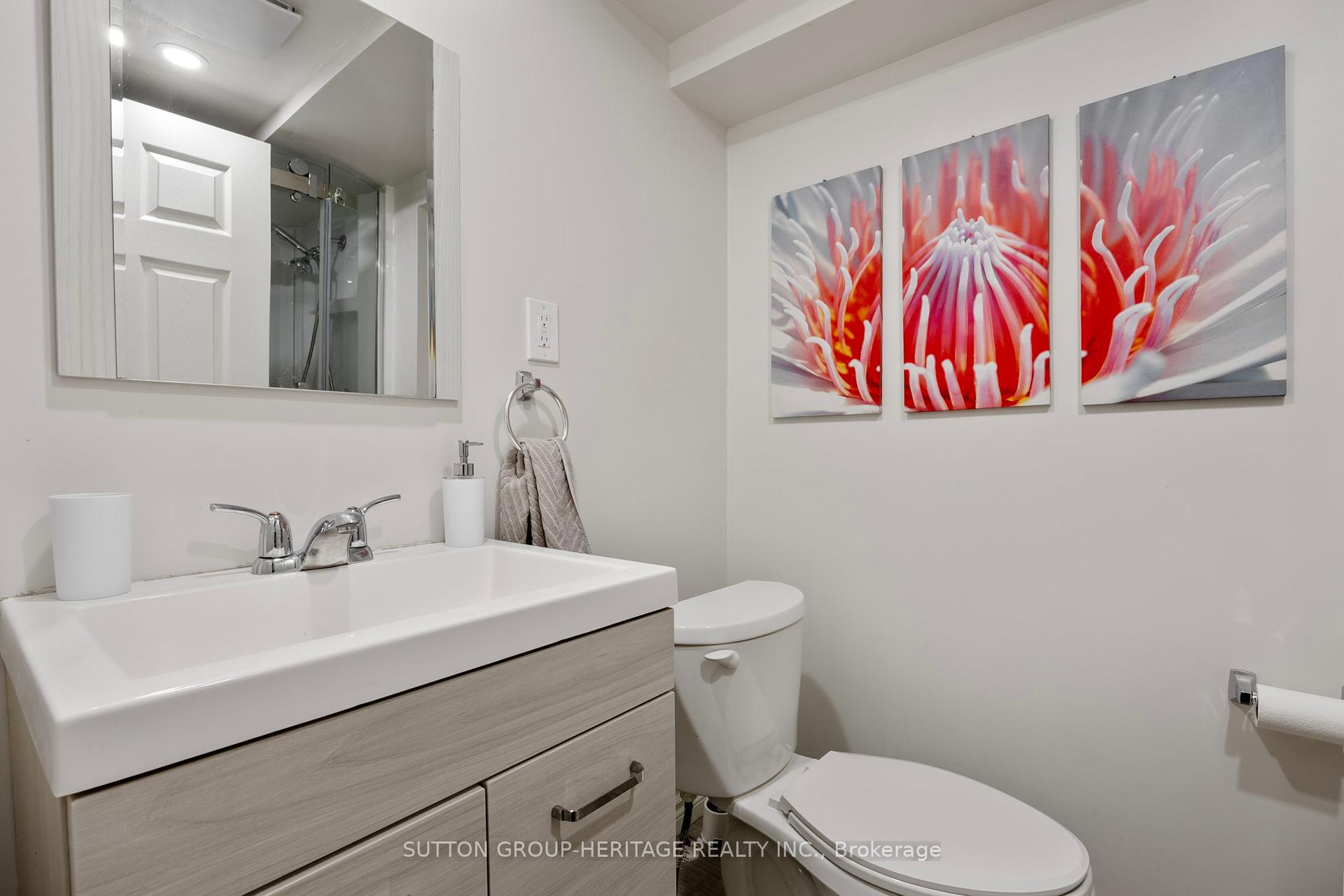 4 Bedrooms Condo at 40 Dundalk, Toronto For sale
