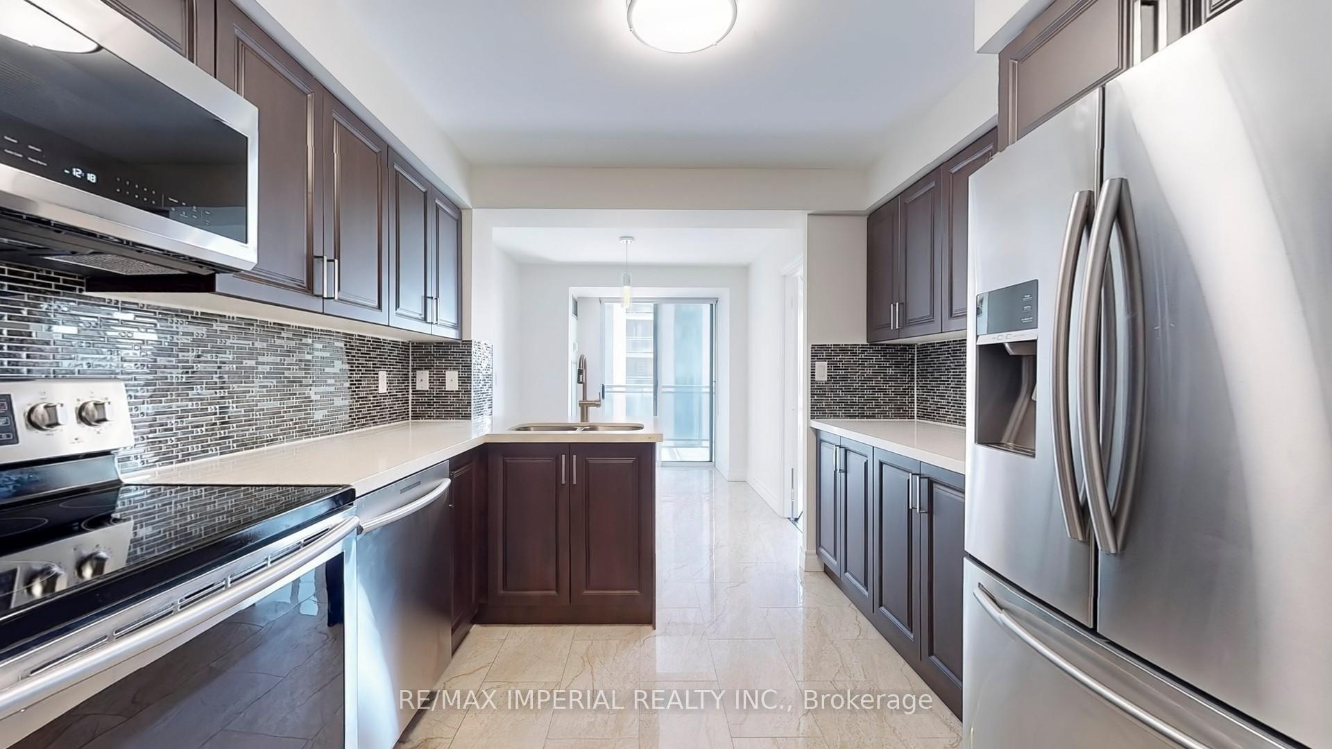 3 Bedrooms Condo at 18 Hollywood, Toronto For sale
