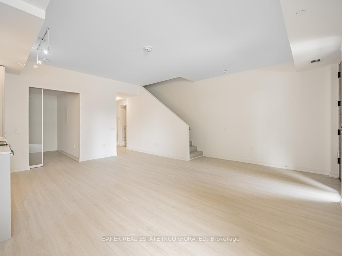 4 Bedrooms Condo at 3883 Quartz,  Mississauga For sale
