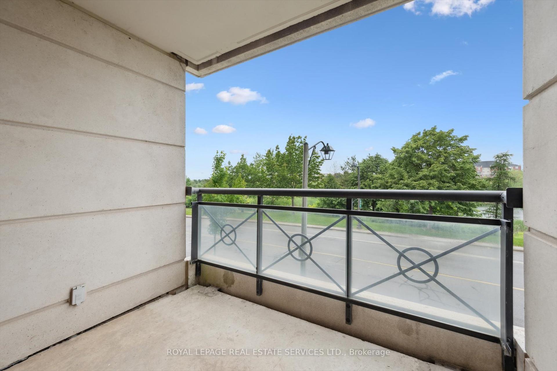 2 Bedrooms Condo at 2325 Central Park, Oakville For sale