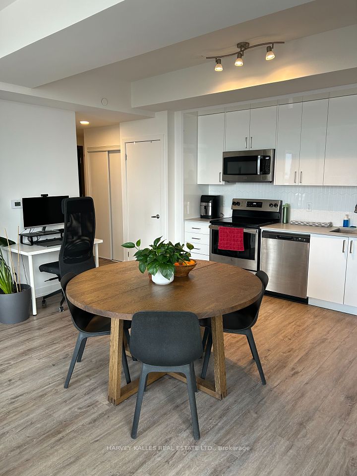 492 Eglinton Avenue E 1101