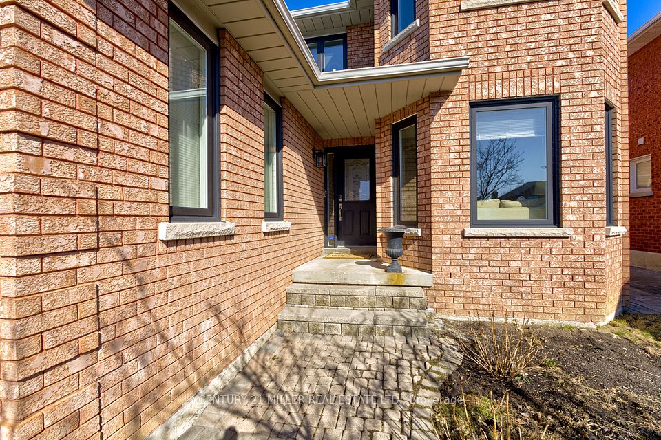 39 Iona Crescent, Vaughan, ON L4H 1C4
