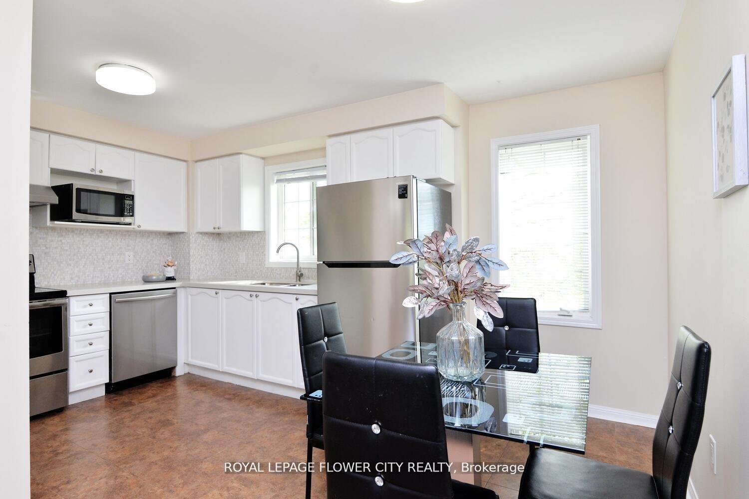 3 Bedrooms Condo at 4950 Rathkeale,  Mississauga For sale