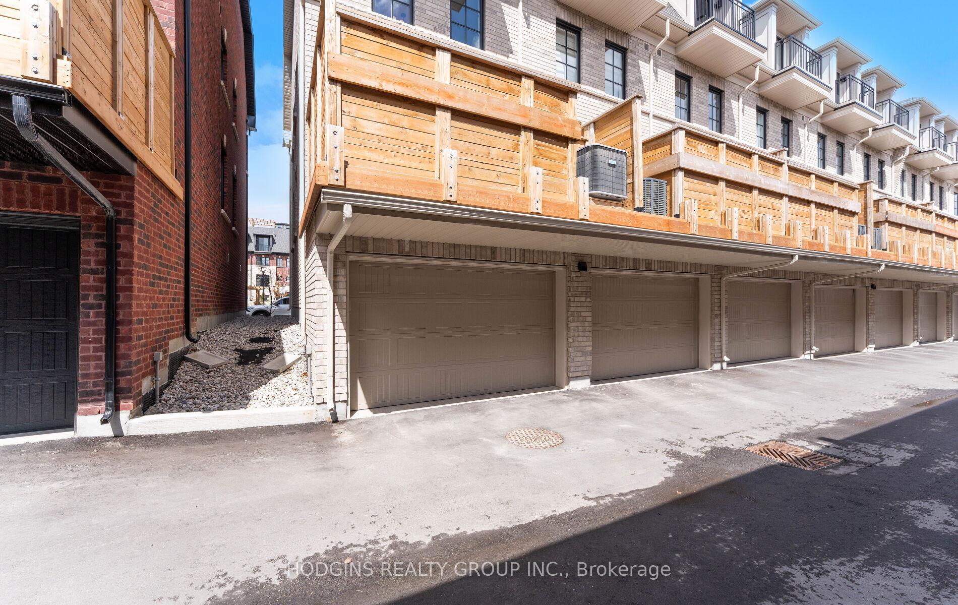4 Bedrooms Condo at 10 Lunar, Mississauga For sale