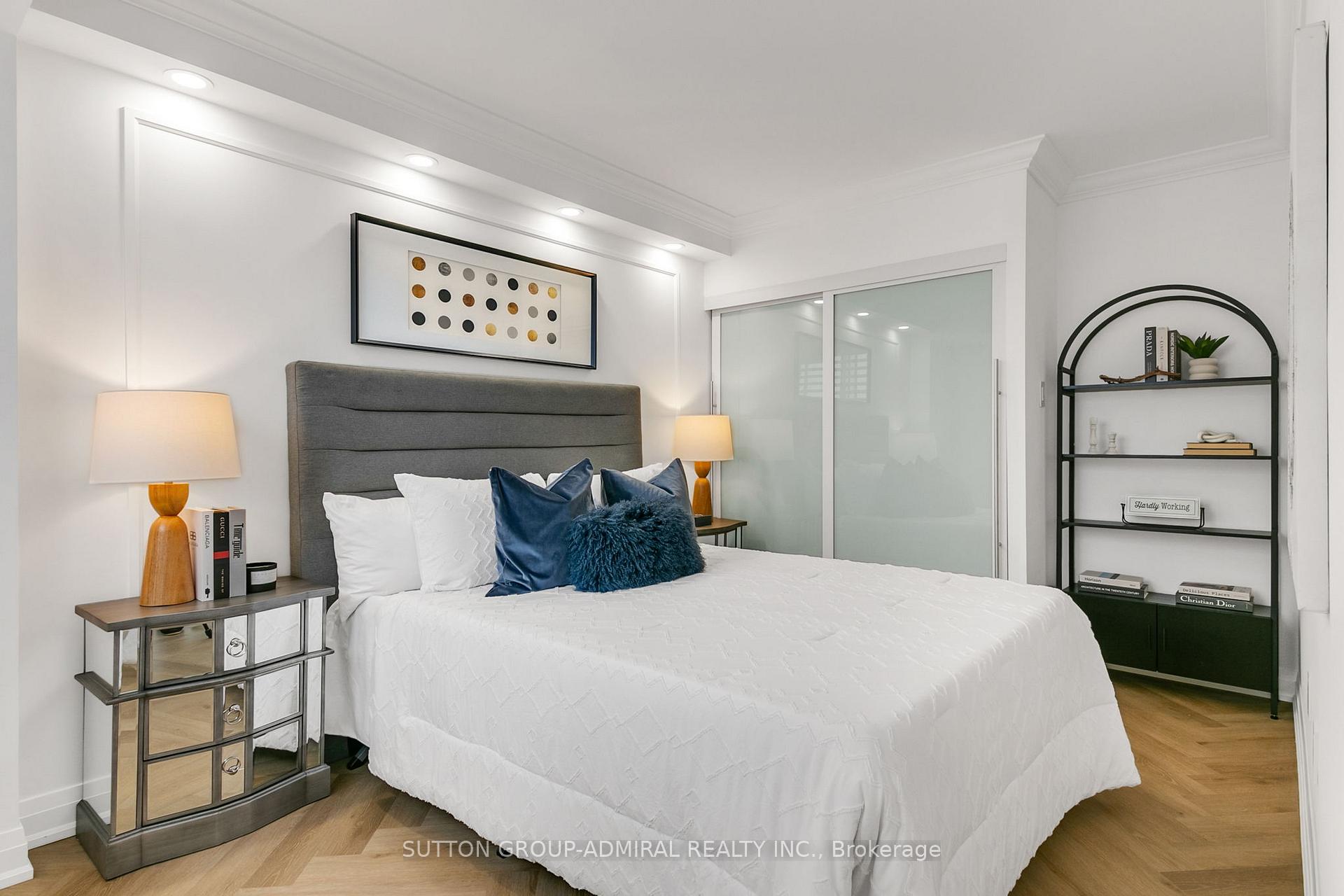 2 Bedrooms Condo at 7601 Bathurst, Vaughan For sale