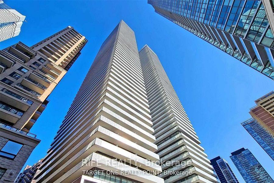 3 Bedrooms Condo at 50 Charles, Toronto For sale