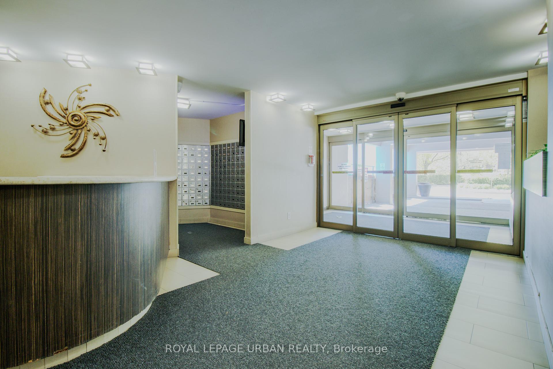 3 Bedrooms Condo at 20 Edgecliff, Toronto For sale