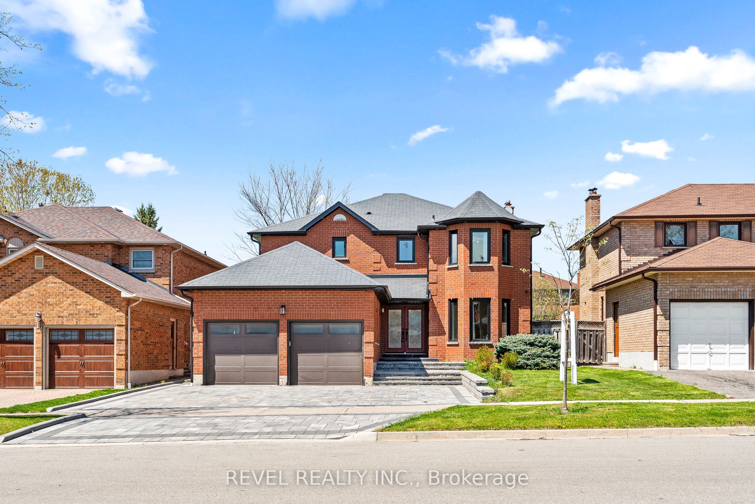 12 Glenayr Gate, Whitby, ON L1N 8J3