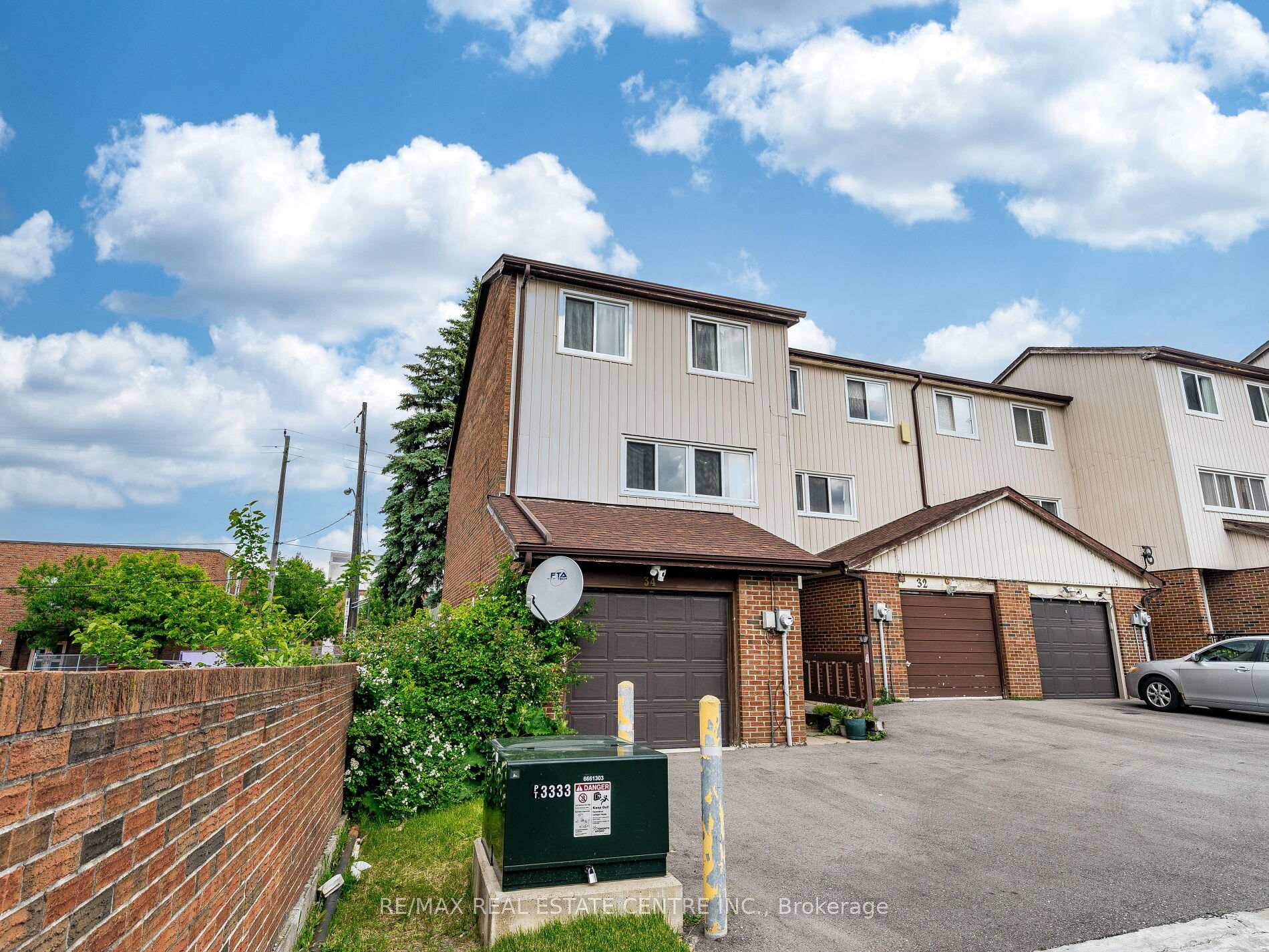 5 Bedrooms Condo at 34 San Roberto, Toronto For sale