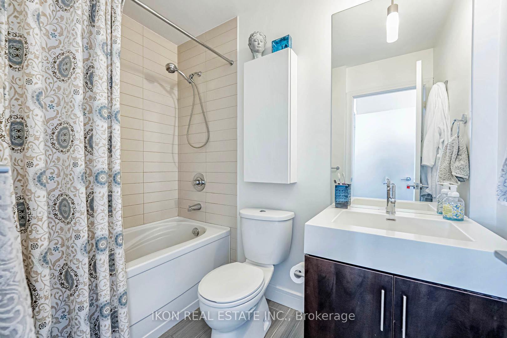 3 Bedrooms Condo at 116 George, Toronto For sale