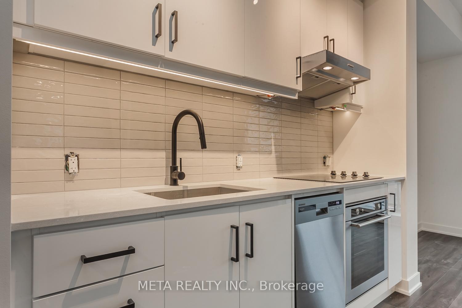 2 Bedrooms Condo at 9 Tecumseth, Toronto For sale