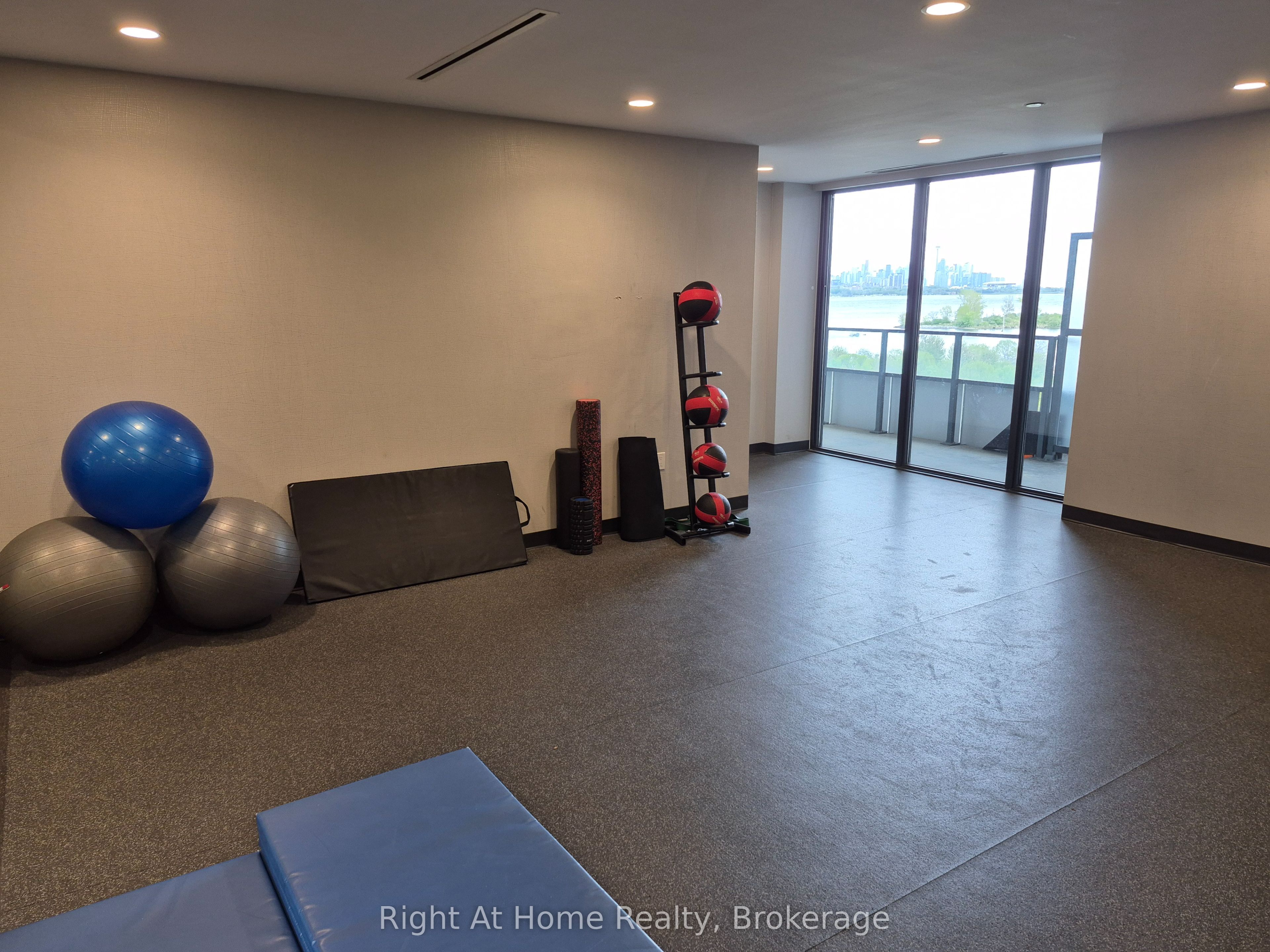 20 Shore Breeze Drive, #310