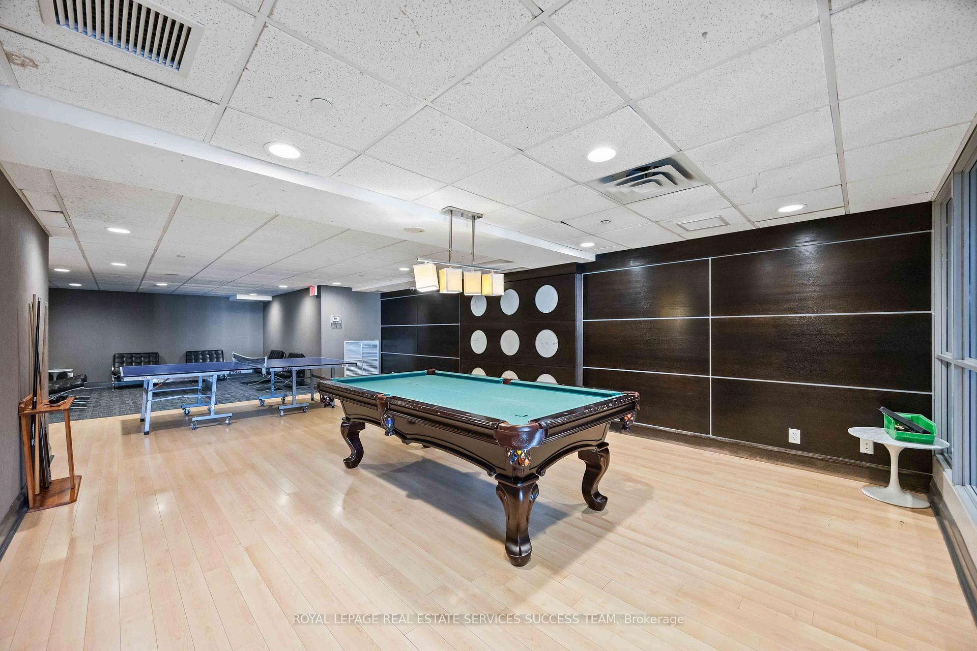 2 Bedrooms Condo at 25 Town Centre,  Toronto For sale