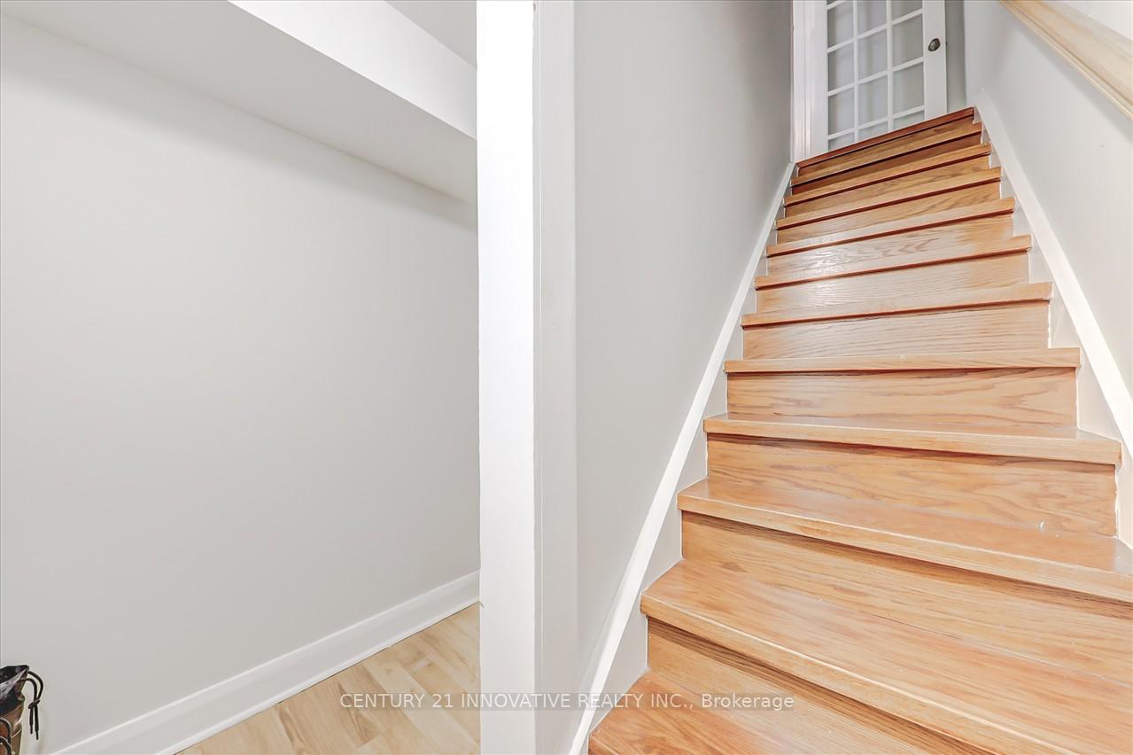 4 Bedrooms Condo at 100 Burrows Hall,  Toronto For sale