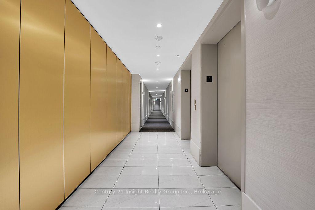 1 Bedroom Condo at 10 Gibbs,  Toronto For sale
