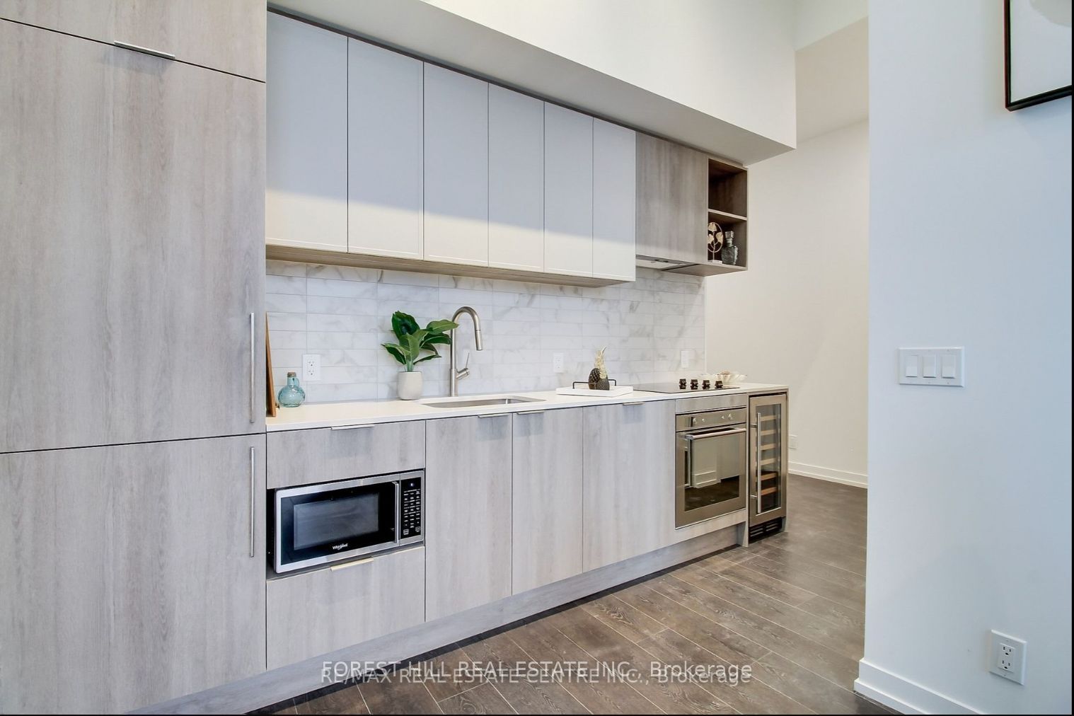2020 Bathurst Street, #211