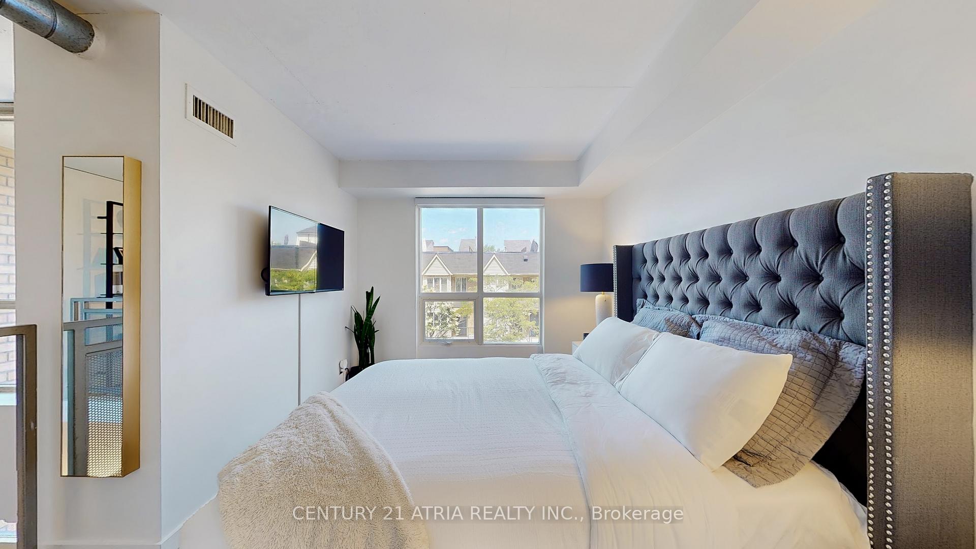 2 Bedrooms Condo at 800 King, Toronto For sale