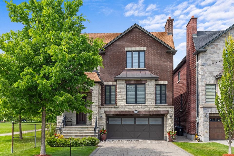 696 Glengrove