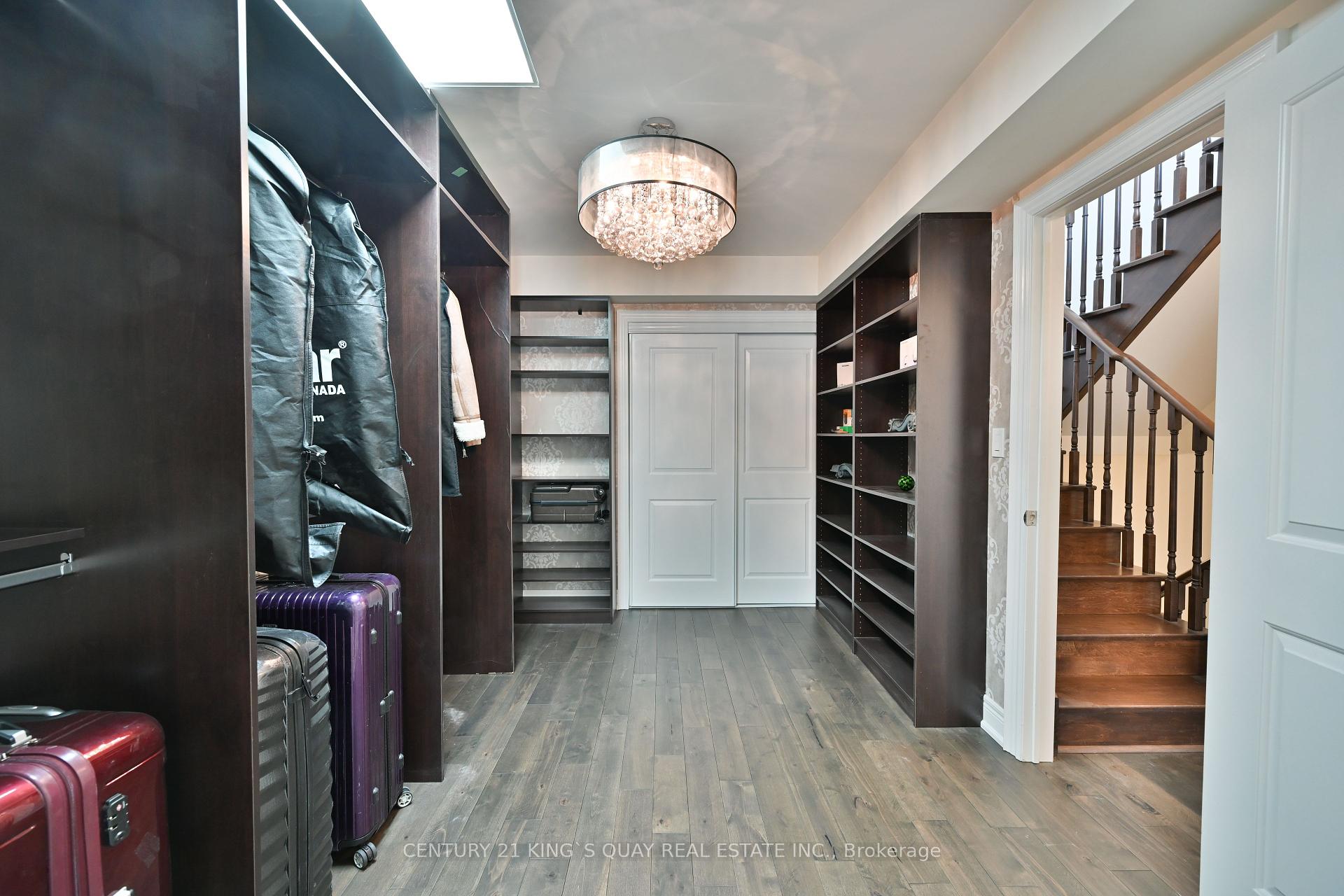 3 Bedrooms Condo at 40 Hargrave,  Toronto For sale