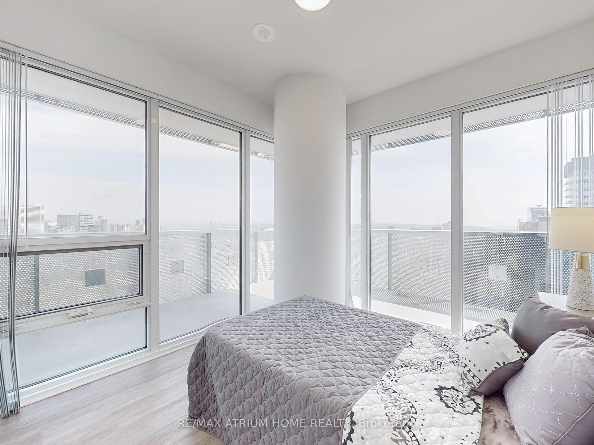 2 Bedrooms Condo at 55 Cooper, Toronto For sale