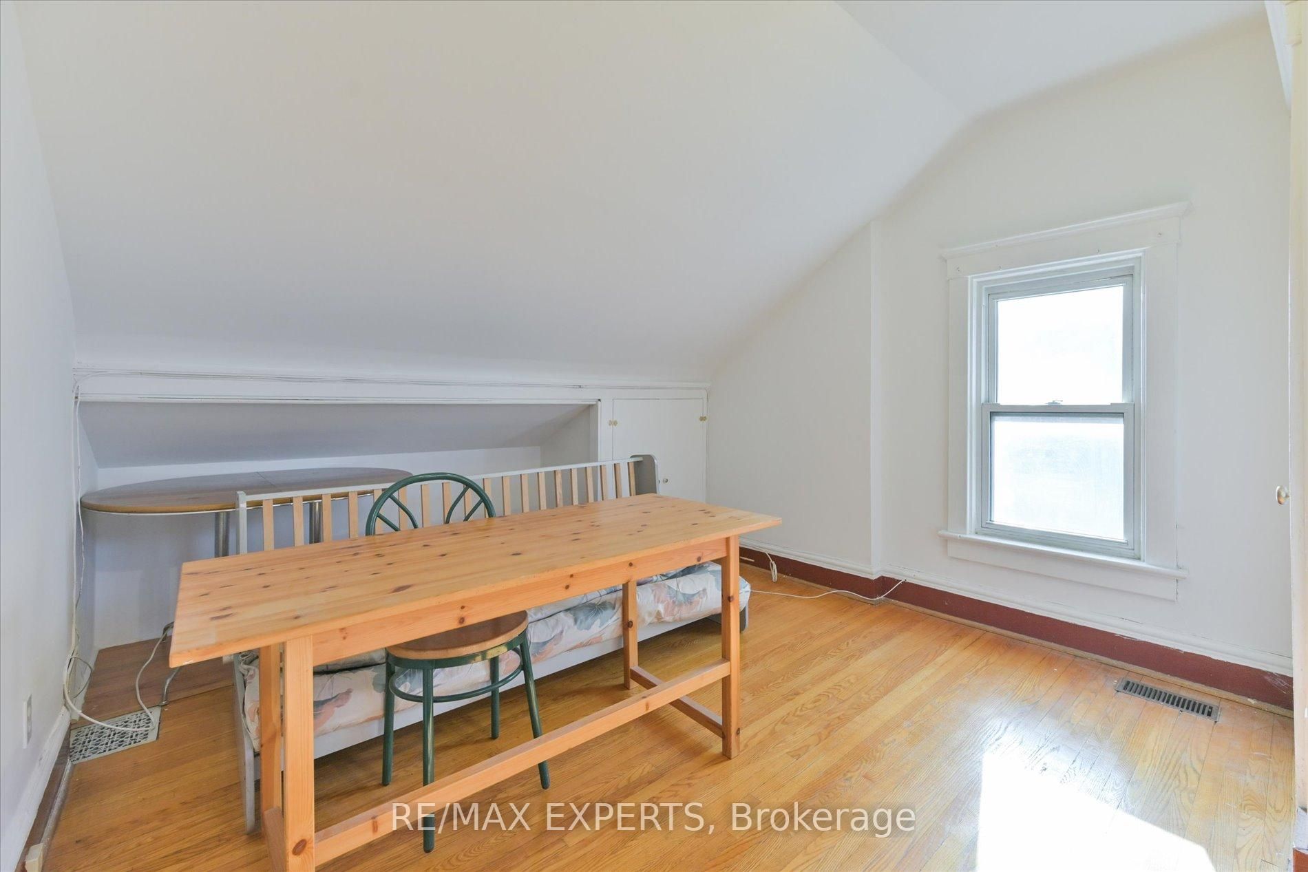18 Barton Avenue