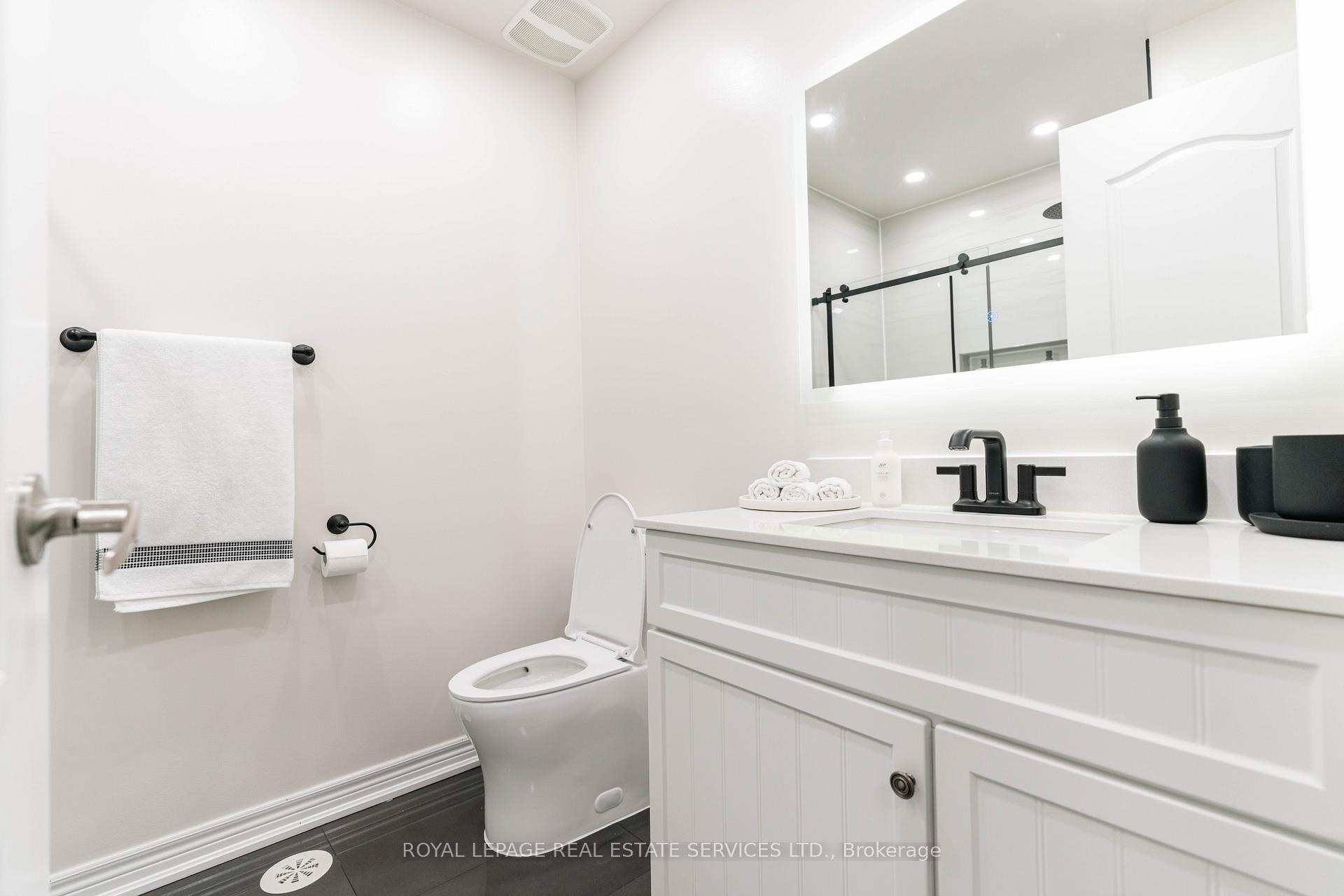 2 Bedrooms Condo at 9621 Jane, Vaughan For sale
