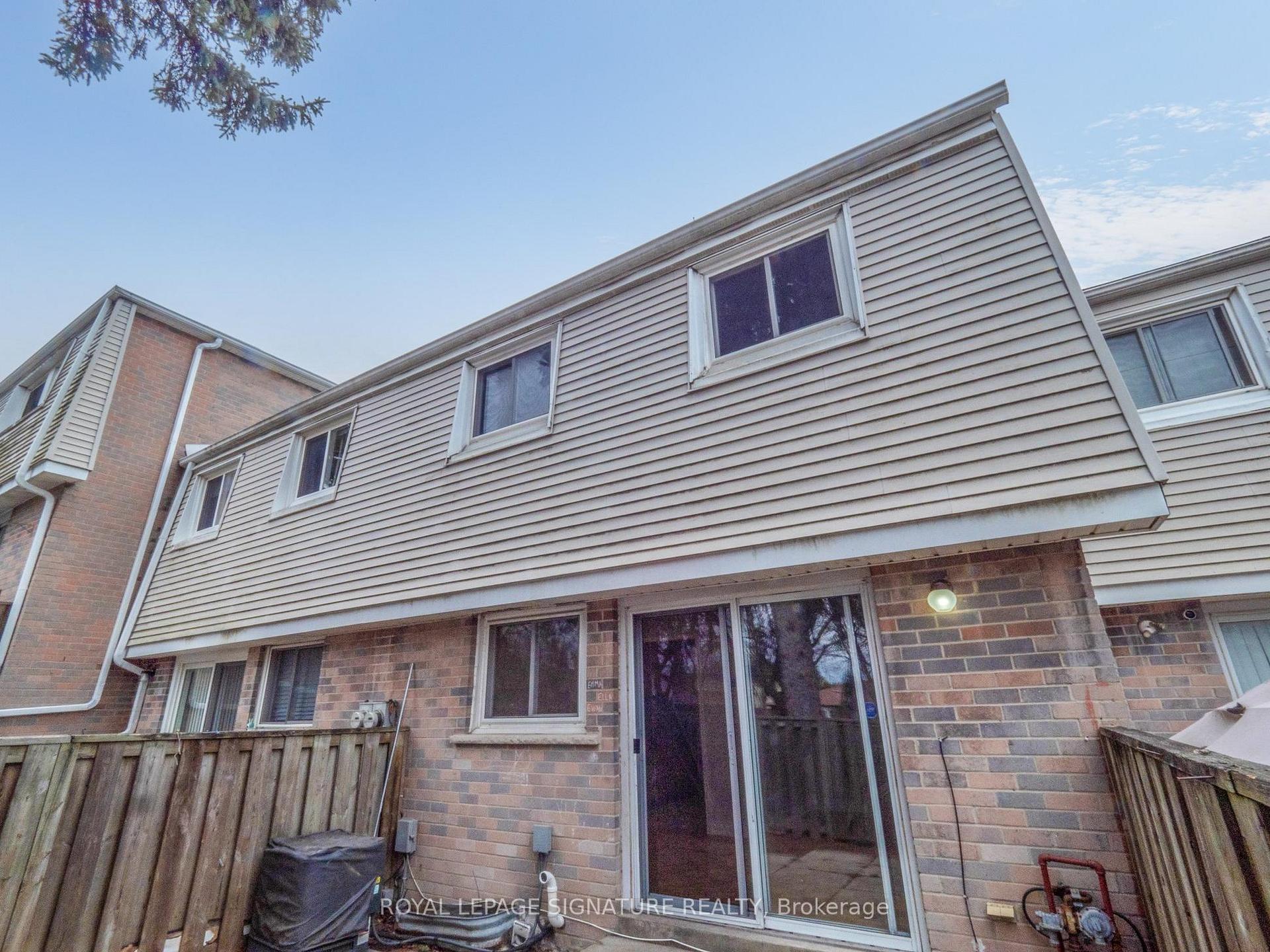 4 Bedrooms Condo at 400 Mississauga Valley,  Mississauga For sale