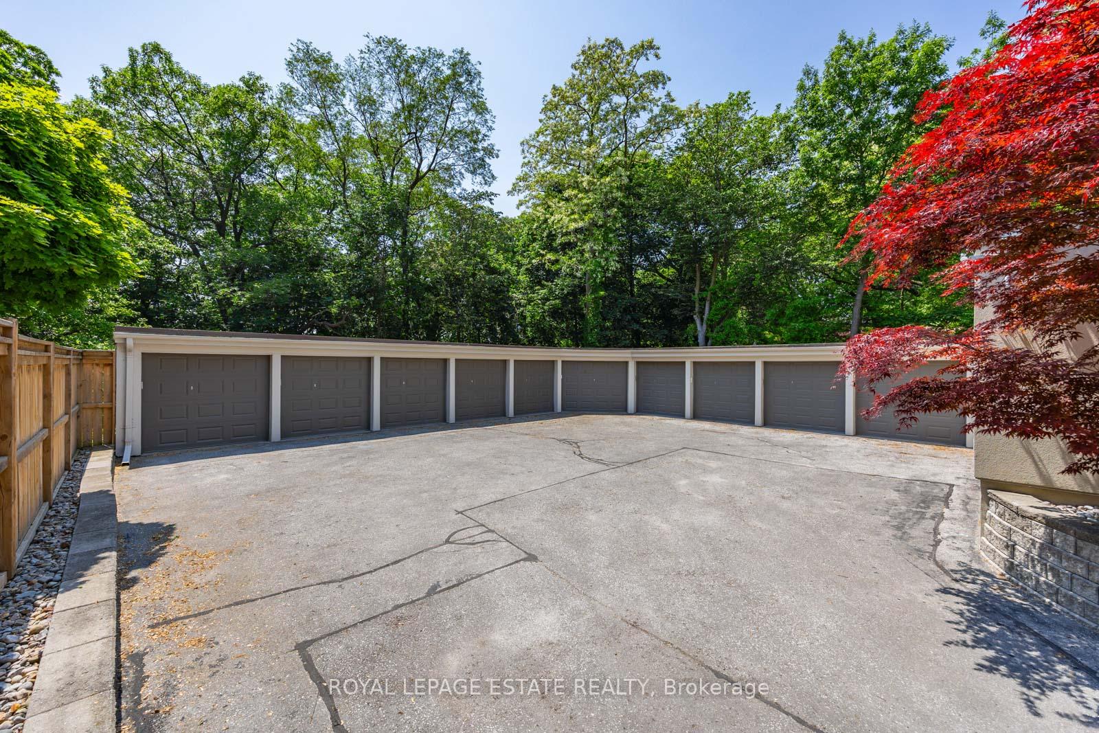 2 Bedrooms Co-op at 21 Benlamond, Toronto For sale