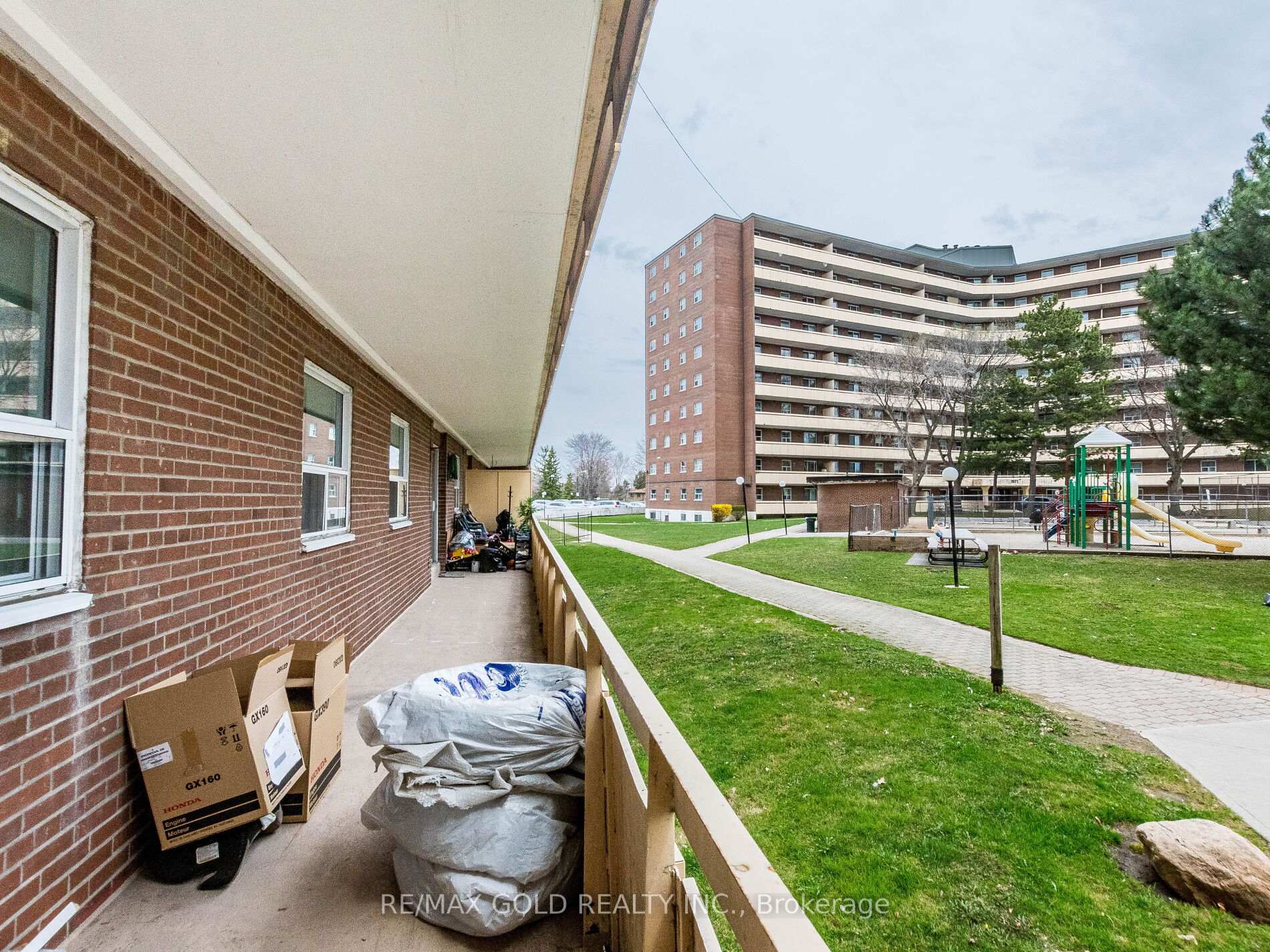 3 Bedrooms Condo at 3555 Derry,  Mississauga For sale