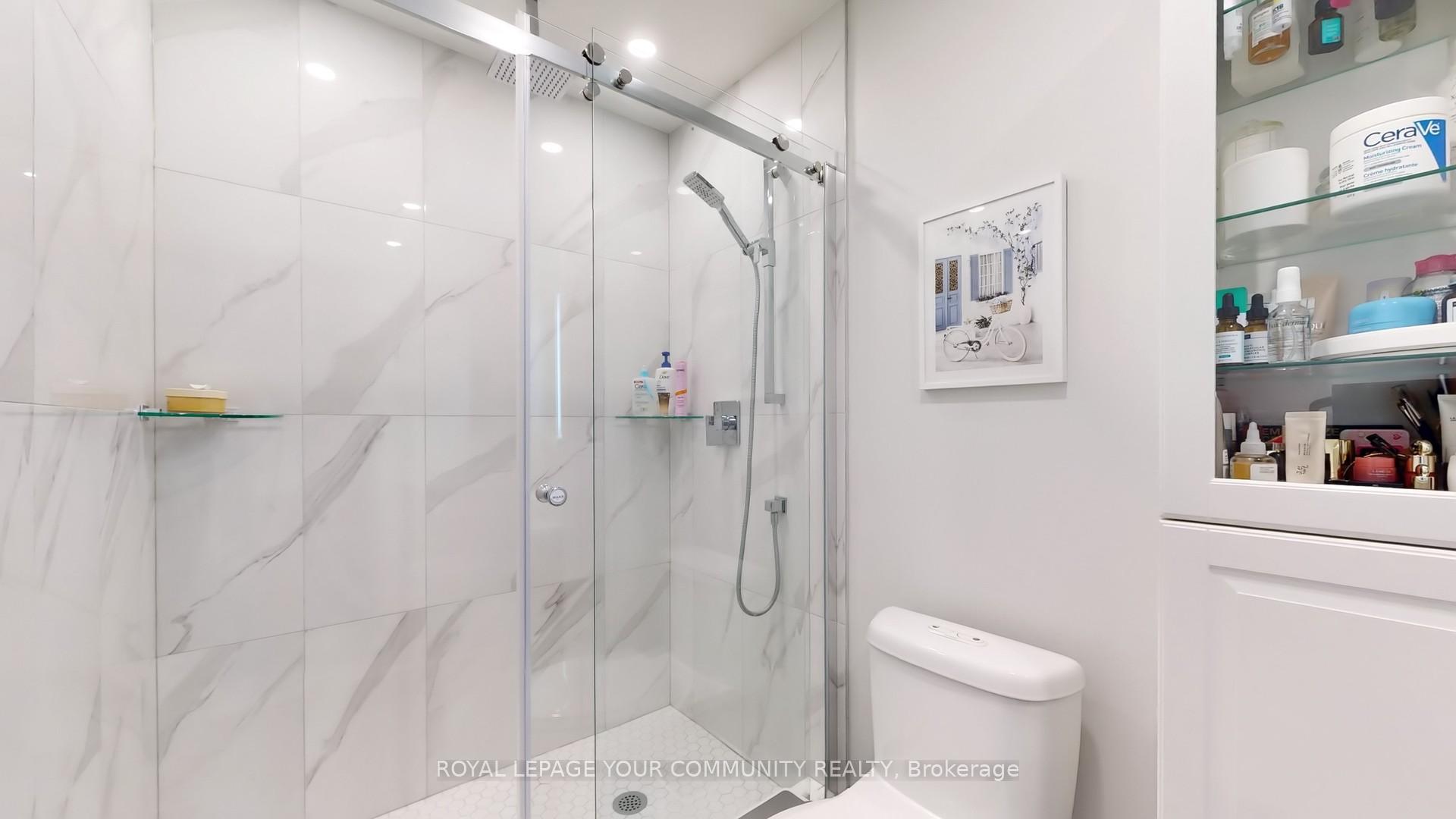 2 Bedrooms Condo at 111 Bathurst, Toronto For sale