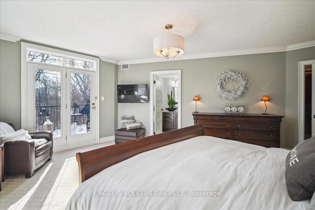 390 Upper Middle Road E, #306