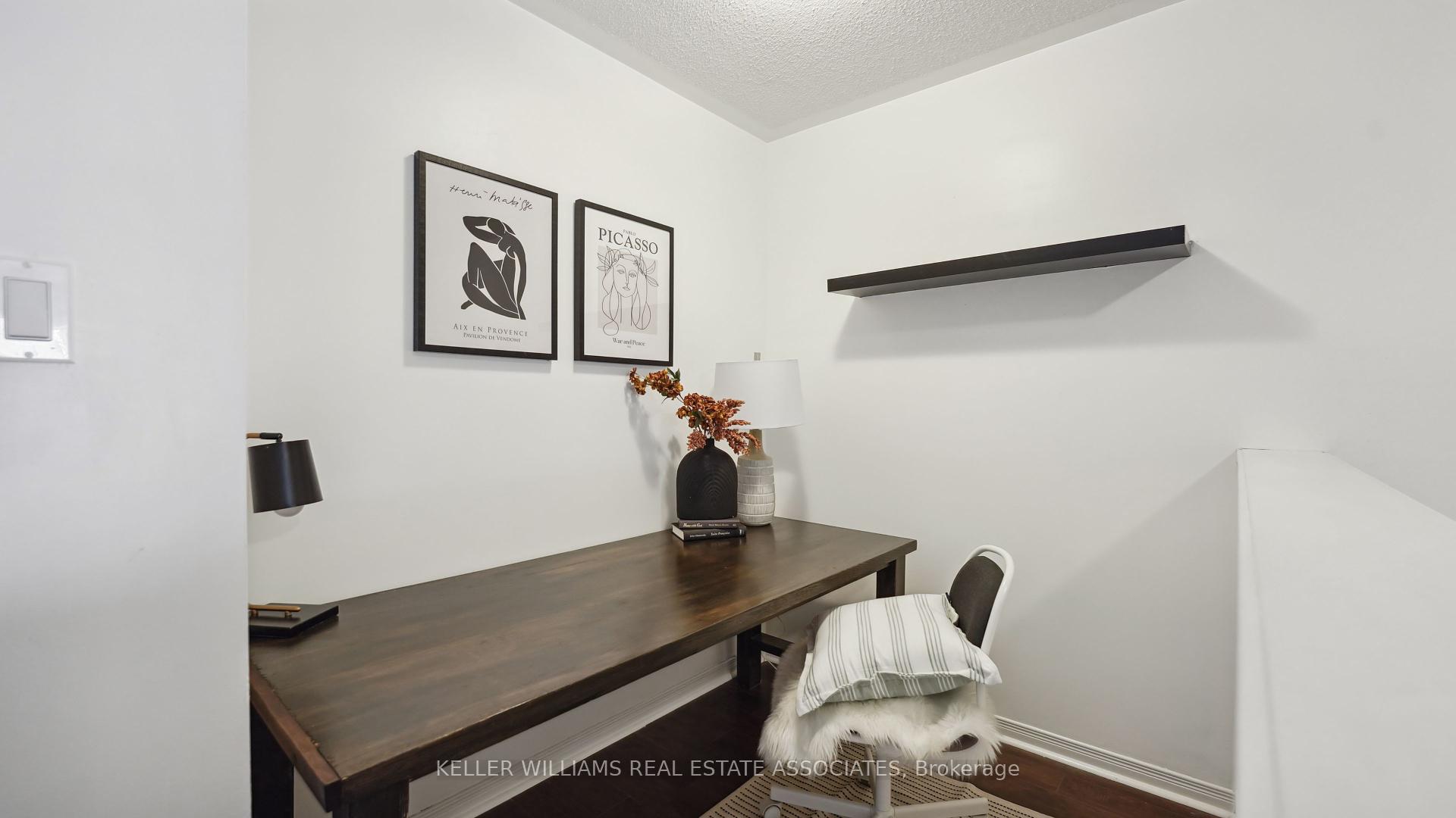 3 Bedrooms Condo at 6399 Spinnaker, Mississauga For sale